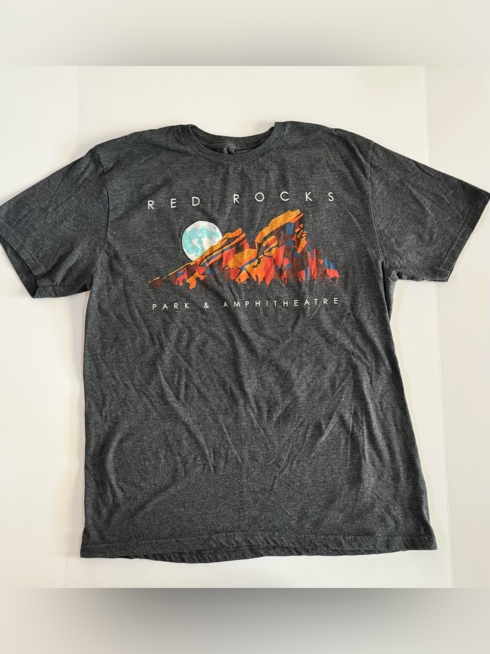 Charcoal Red Rocks Colorado Concerts Mountain Adventure Graphic Tee Size Large